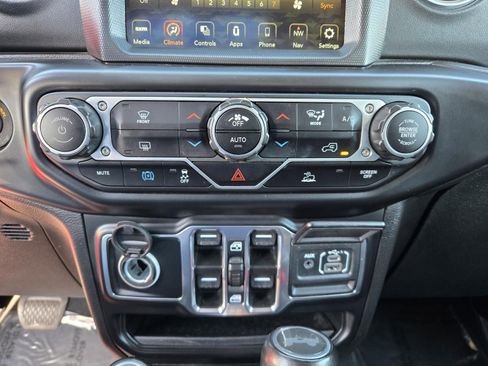 Used 2022 Jeep Wrangler Unlimited Sahara image 14