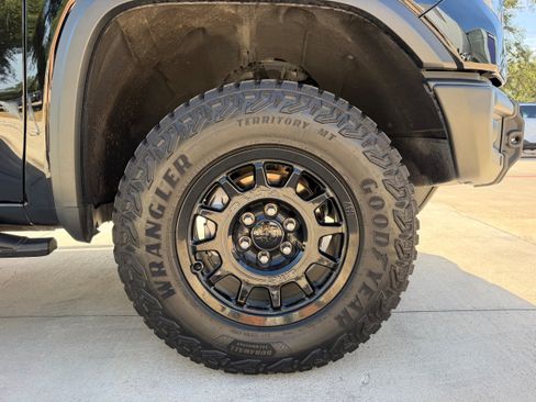 Used 2025 GMC Sierra 1500 AT4X w/ AT4X AEV Edition AWD/4WD image 9