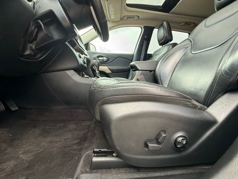 Used 2017 Jeep Cherokee Limited AWD/4WD image 10