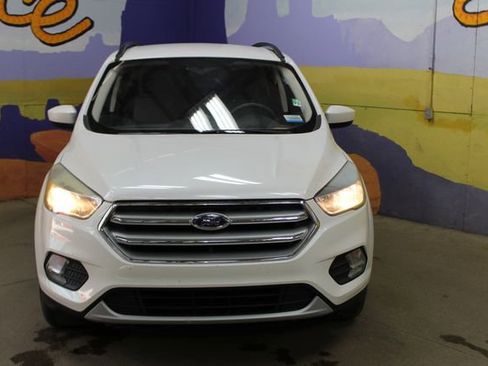 Used 2017 Ford Escape SE FWD image 3