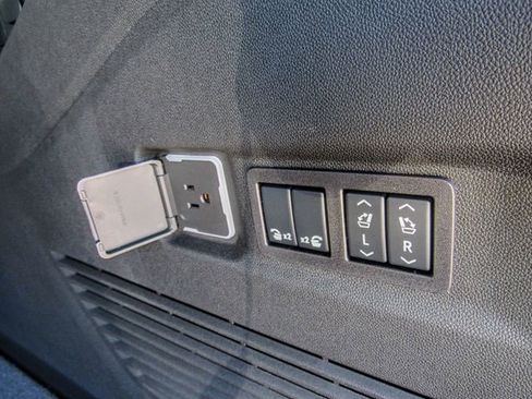 New 2026 GMC Yukon XL Denali image 11