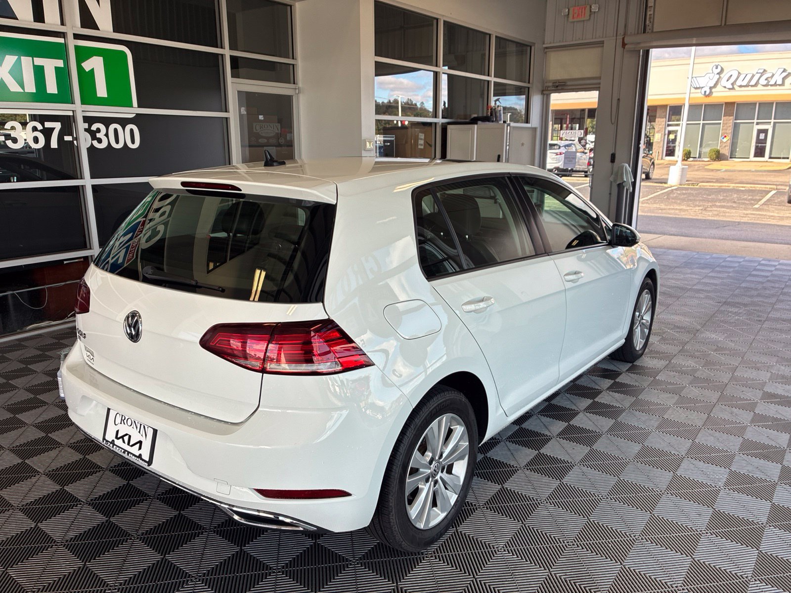 Used 2019 Volkswagen Golf 4-Door FWD image 6