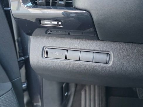 Used 2024 Nissan Pathfinder S image 31