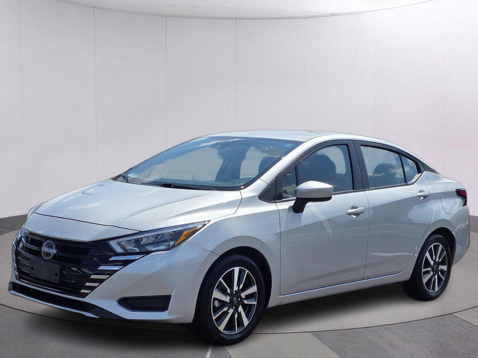Used 2025 Nissan Versa SV FWD image 1
