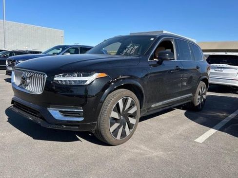 Used 2023 Volvo XC90 T8 Ultimate w/ Lounge Package image 2