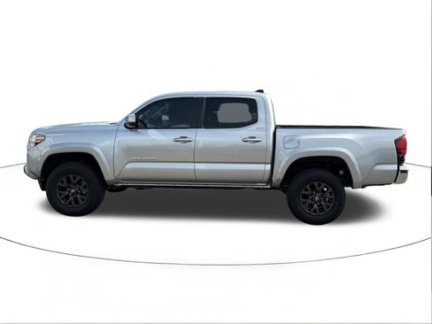 Used 2023 Toyota Tacoma SR5 w/ SR5 Appearance Package RWD image 6
