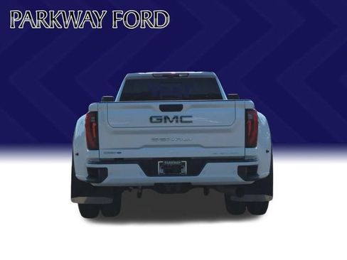Used 2024 GMC Sierra 3500 Denali Ultimate AWD/4WD image 4