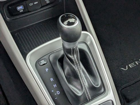 Certified 2023 Hyundai Venue SEL image 25