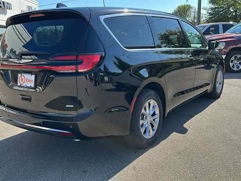New 2026 Chrysler Pacifica Select image 8