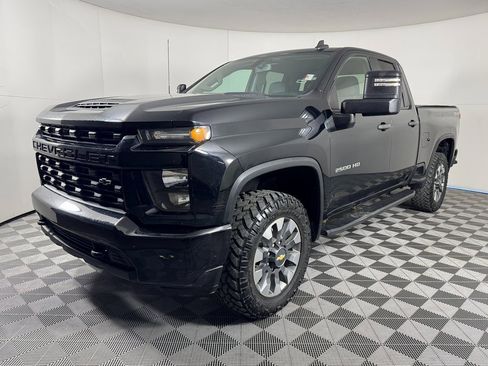 Used 2022 Chevrolet Silverado 2500 Custom w/ Custom Value Package image 3