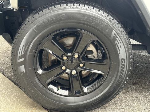 Used 2020 Jeep Wrangler Unlimited Sahara AWD/4WD image 9