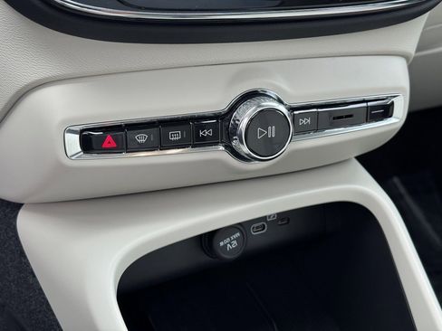 New 2026 Volvo XC40 B5 Ultra w/ Climate Package image 24