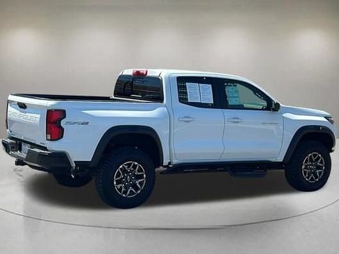 Used 2025 Chevrolet Colorado ZR2 w/ Technology Package AWD/4WD image 5