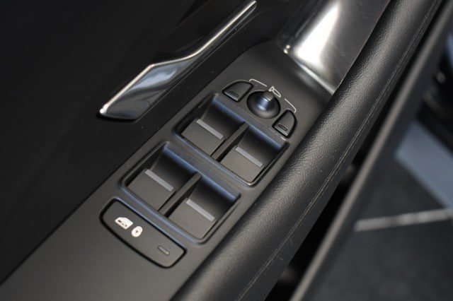 Used 2020 Jaguar E-PACE SE AWD/4WD image 25