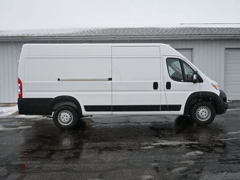 New 2024 RAM ProMaster 3500 w/ Convenience Group image 4