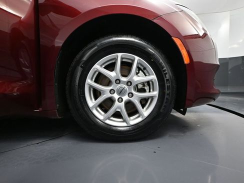 Used 2021 Chrysler Voyager LX image 15