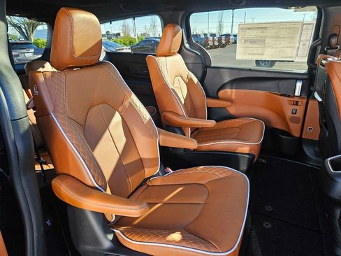 New 2026 Chrysler Pacifica Pinnacle AWD/4WD image 40