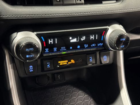 Used 2021 Toyota RAV4 XLE Premium AWD/4WD image 36