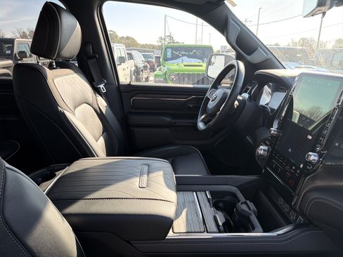 Used 2025 RAM 1500 Limited AWD/4WD image 20