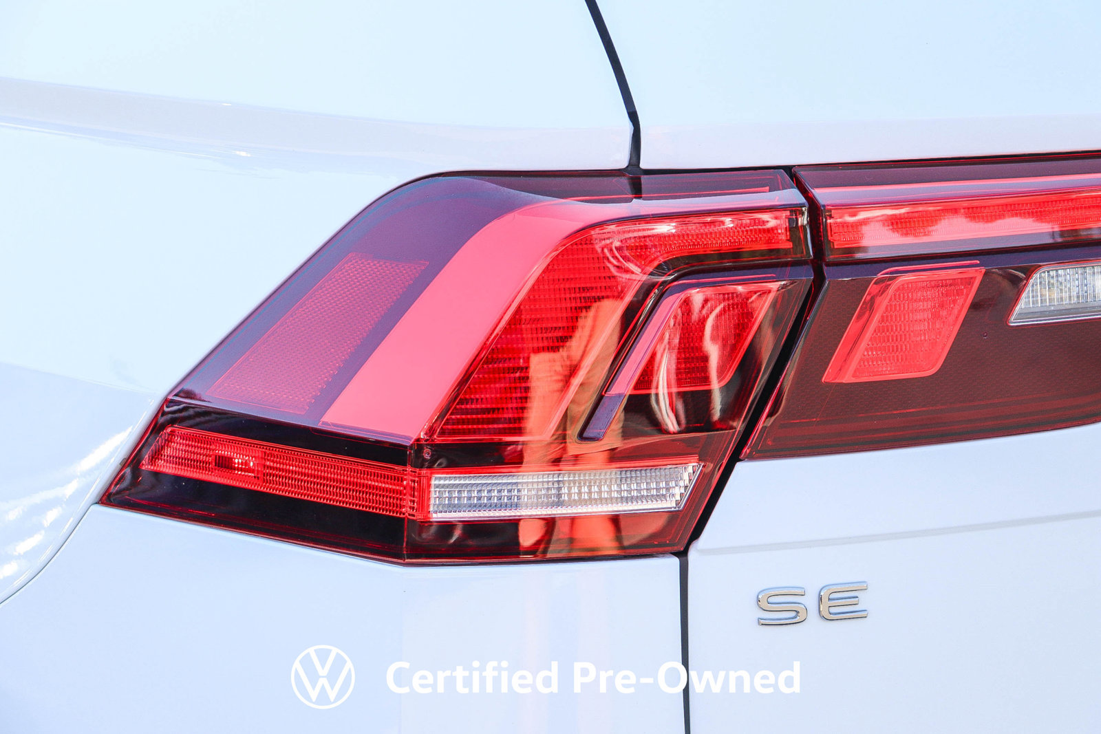 Used 2024 Volkswagen Tiguan SE AWD/4WD image 10
