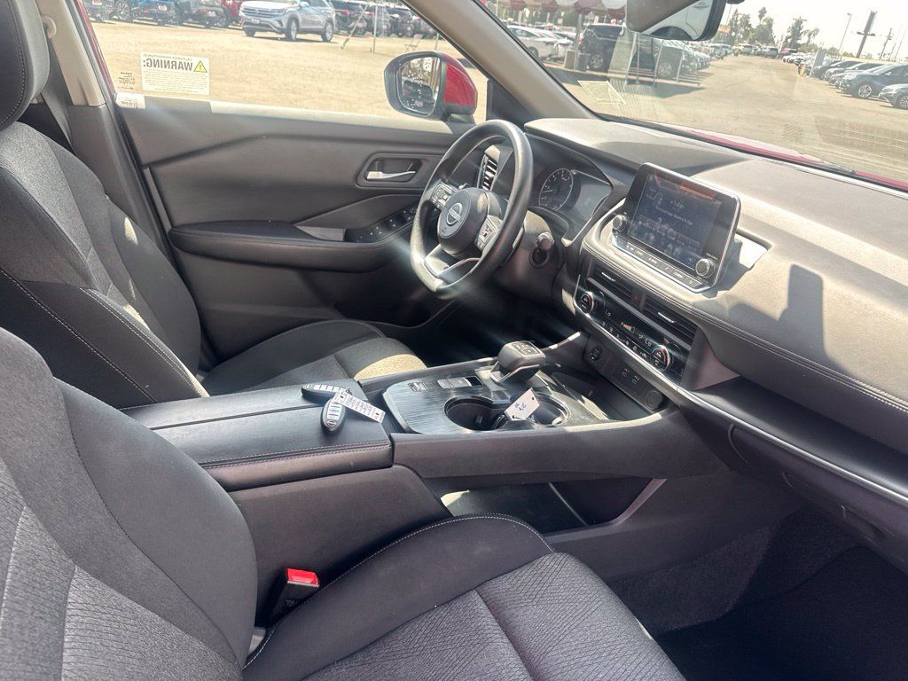 Used 2024 Nissan Rogue SV FWD image 9