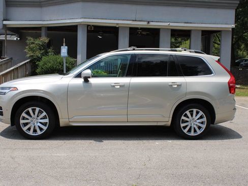 Used 2017 Volvo XC90 T6 Momentum w/ Vision Package AWD/4WD image 4