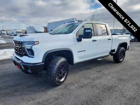 Used 2025 Chevrolet Silverado 2500 ZR2 w/ Technology Package AWD/4WD image 4