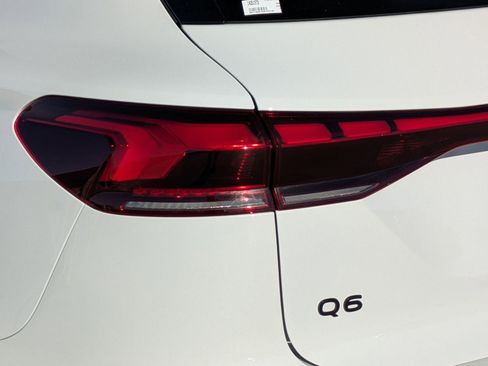 New 2025 Audi Q6 e-tron Premium image 14