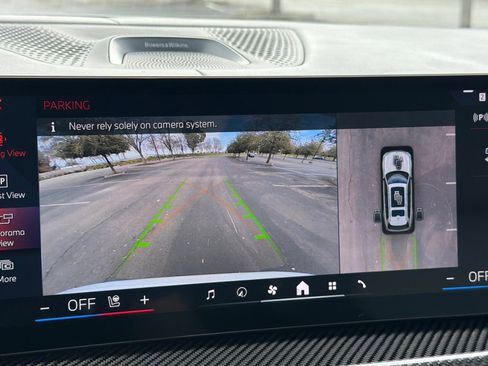 Used 2025 BMW X7 M60i image 28