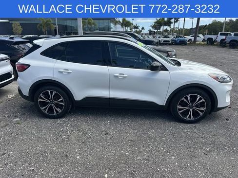Used 2021 Ford Escape SE w/ SE Sport Appearance Package FWD image 4