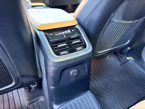 Used 2024 Volvo XC90 T8 Ultimate w/ Lounge Package AWD/4WD image 39