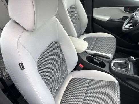 Used 2022 Hyundai Kona SE w/ Cargo Package FWD image 16