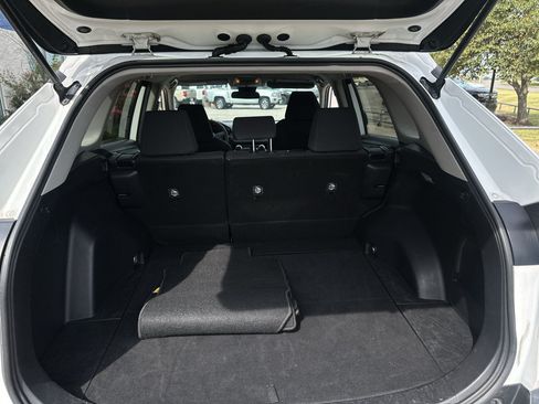 Used 2021 Toyota RAV4 LE FWD image 15