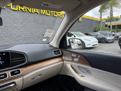 Used 2022 Mercedes-Benz GLE 350 w/ Premium Package image 17