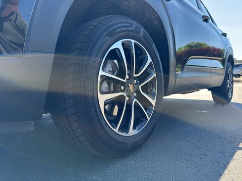 Used 2025 Chevrolet TrailBlazer LT AWD/4WD image 17
