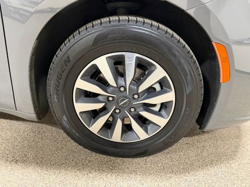 Used 2023 Chrysler Pacifica Touring-L FWD image 68