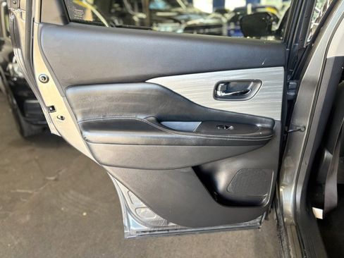 Used 2015 Nissan Murano Platinum w/ Platinum Technology Package AWD/4WD image 16