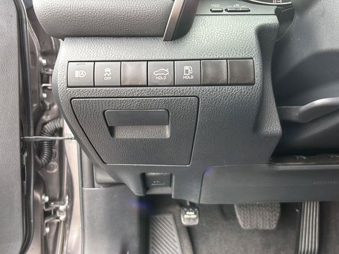 Used 2024 Toyota Camry SE FWD image 28