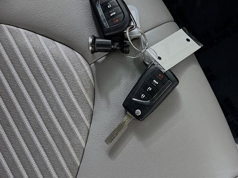 Used 2023 Toyota Camry SE image 36