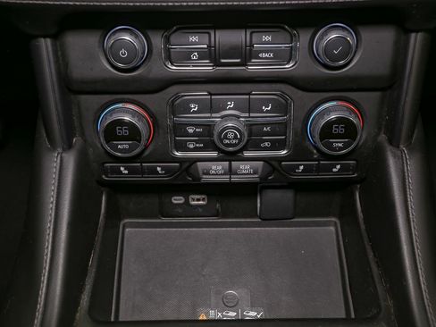 Used 2023 Chevrolet Suburban LT AWD/4WD image 34