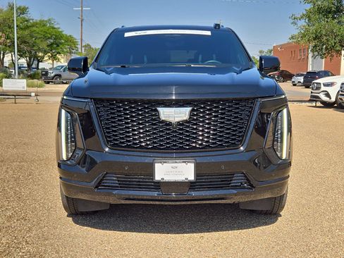 Certified 2025 Cadillac Escalade Sport Platinum w/ LPO, Floor Liner Package AWD/4WD image 10