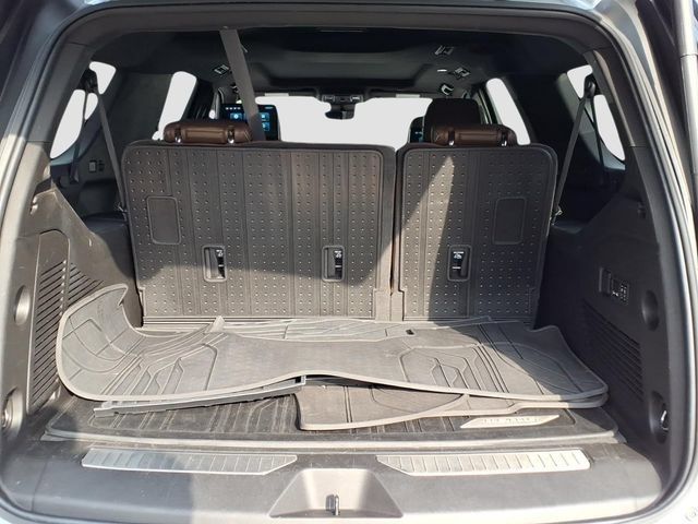 Used 2024 Chevrolet Suburban High Country AWD/4WD image 19
