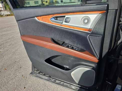 Used 2016 Lincoln MKX Reserve w/ Luxury Package image 17