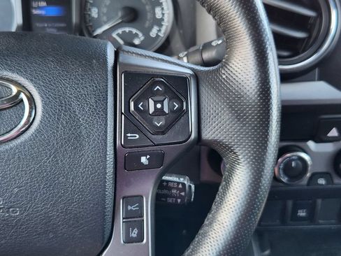 Used 2019 Toyota Tacoma TRD Off-Road AWD/4WD image 18