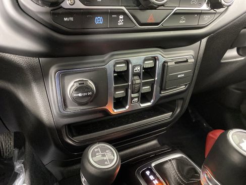 Used 2023 Jeep Wrangler Sahara image 31