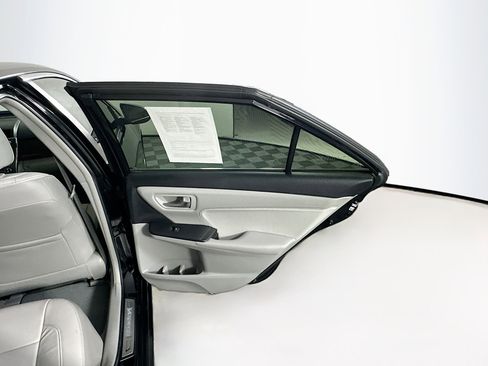 Used 2016 Toyota Camry XLE w/ Moonroof Package image 30