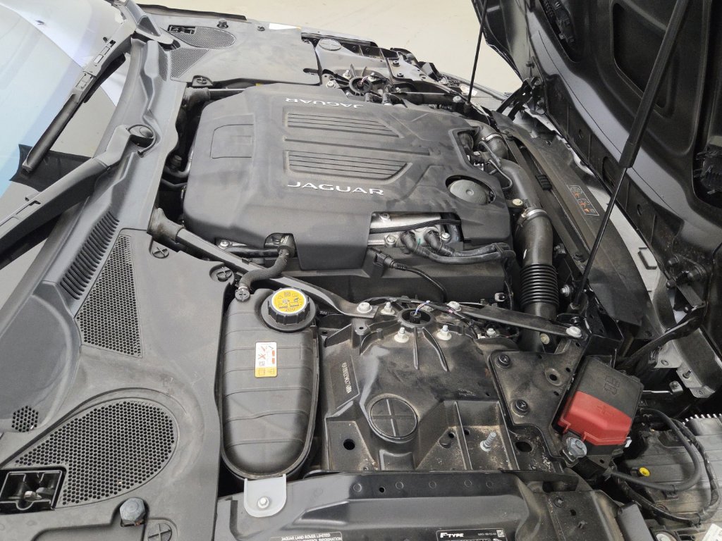 Used 2022 Jaguar F-TYPE R-Dynamic AWD/4WD image 37