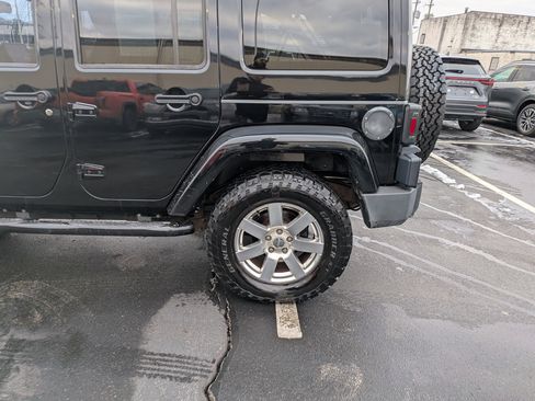 Used 2013 Jeep Wrangler Unlimited Sahara image 7