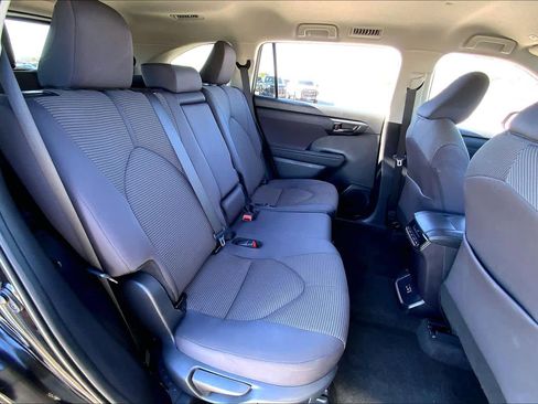 Certified 2024 Toyota Highlander LE image 19