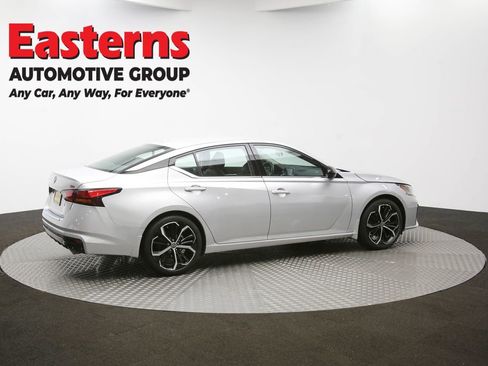 Used 2023 Nissan Altima 2.5 SR FWD image 39
